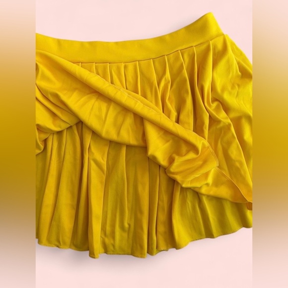 Pleated Yellow Flowy Mini Skirt Size XL - NWT - Picture 2 of 8